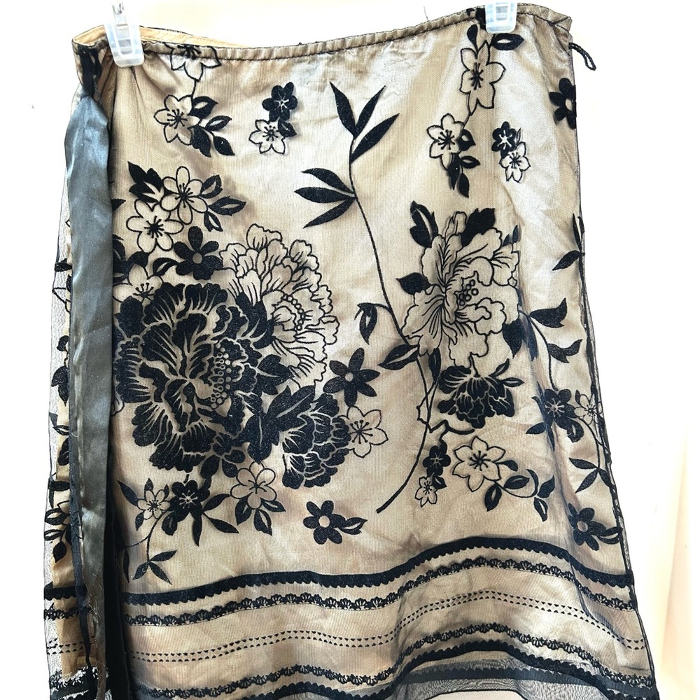 Nice Net Black Flower skirt 100% Polyester Inner.